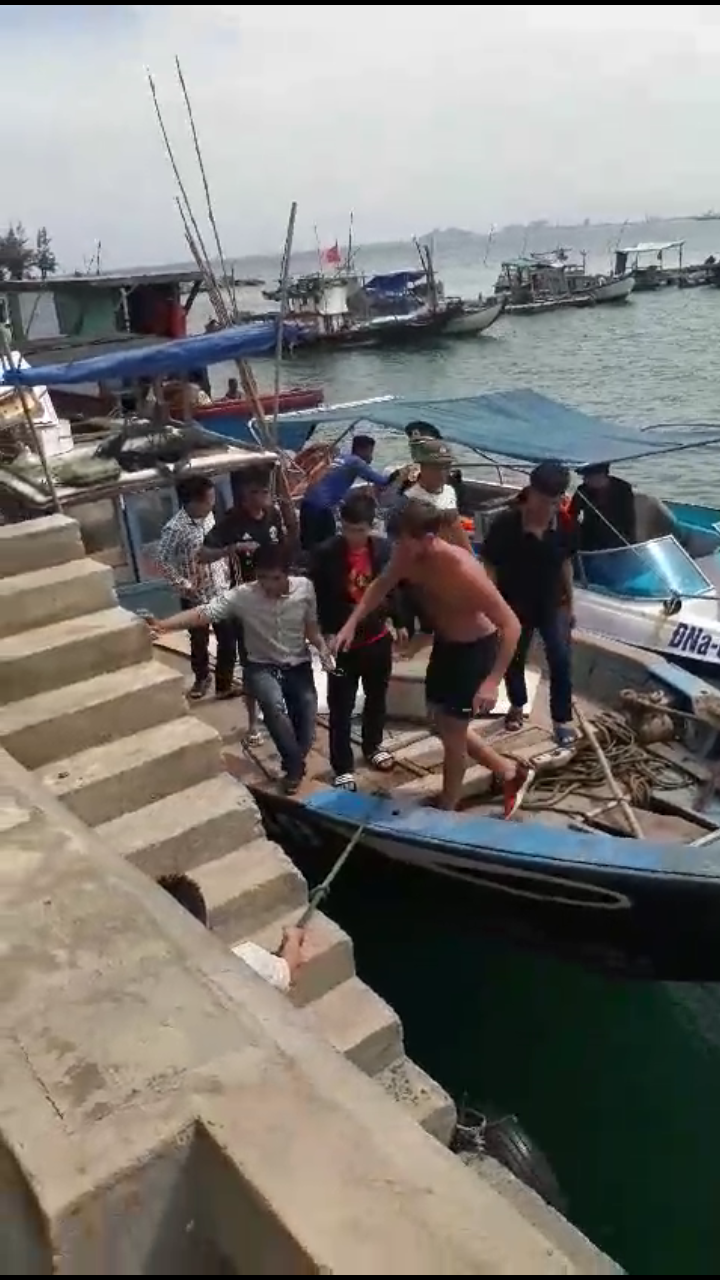 Giải cứu du khách người Anh bị mắc kẹt ở bán đảo Sơn Trà