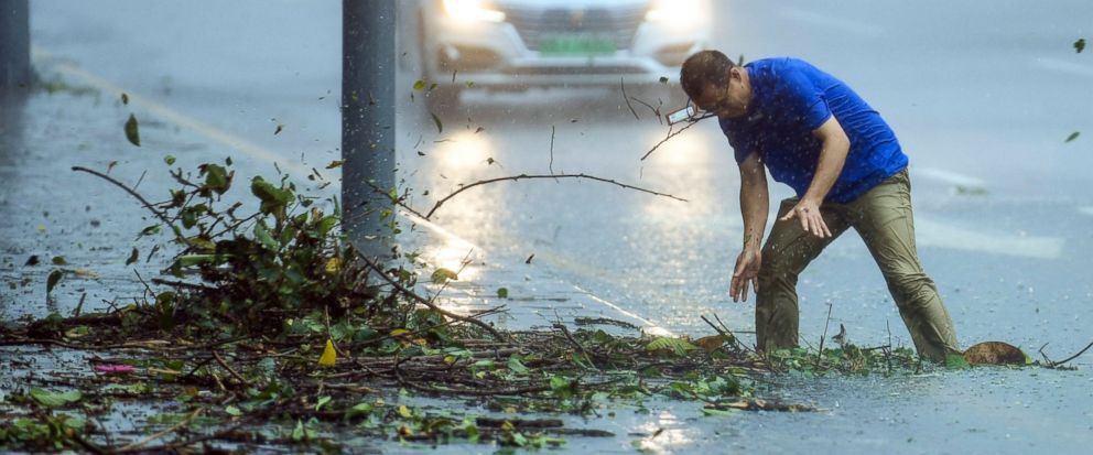 Trung Quốc chống chọi bão Mangkhut, 4 người thiệt mạng