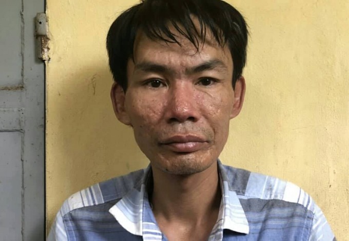 Giang hồ có 6 tiền án mới ra tù cầm dao đuổi đánh công an