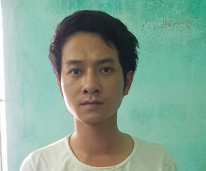 Mâu thuẫn trước bữa cơm tối, chồng dùng kéo đâm vợ 17 tuổi tử vong