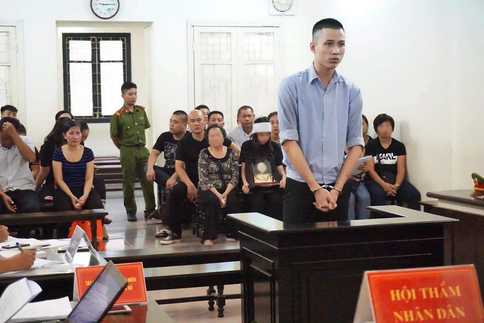 Nam sinh viên sát hại người tình hơn 15 tuổi sau khi ân ái bật khóc tại tòa
