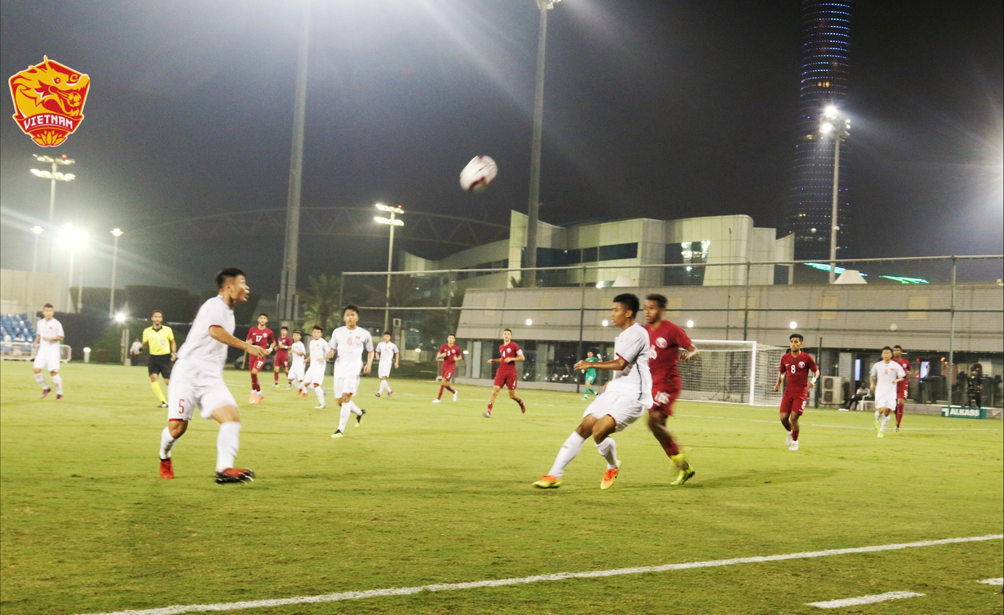 U19 Việt Nam thua đậm Qatar ở c&uacute;p tứ h&ugrave;ng - Ảnh 1.