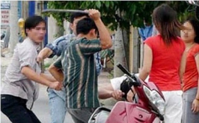 Người đàn ông chém mẹ tử vong, đánh vợ trọng thương rồi tự đâm vào bụng