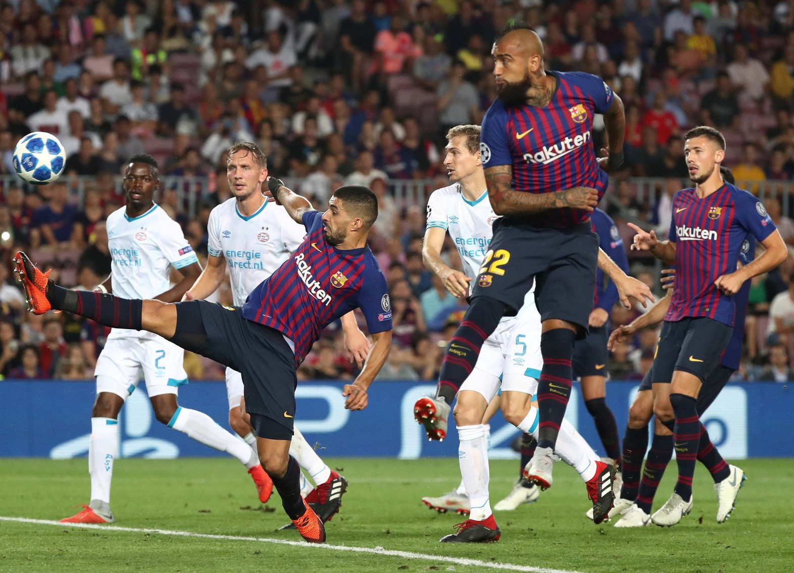 Bốc thăm Champions League: Barcelona rơi bảng khó, bóng đá Anh thở phào