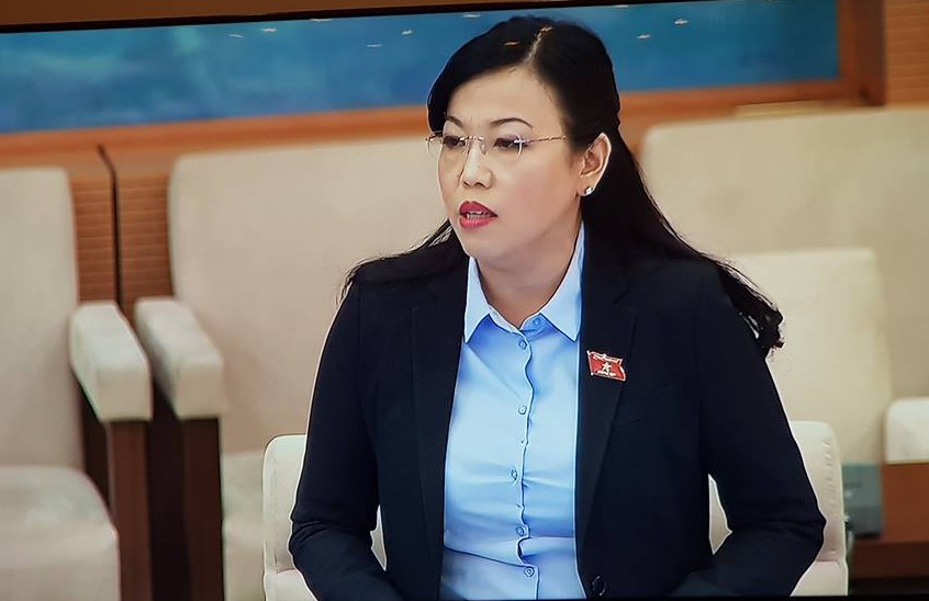 Cầm SGK lớp 1 ra Ủy ban Thường vụ QH, đề nghị Bộ GD-ĐT l&agrave;m r&otilde; c&oacute; độc quyền hay kh&ocirc;ng? - Ảnh 2.