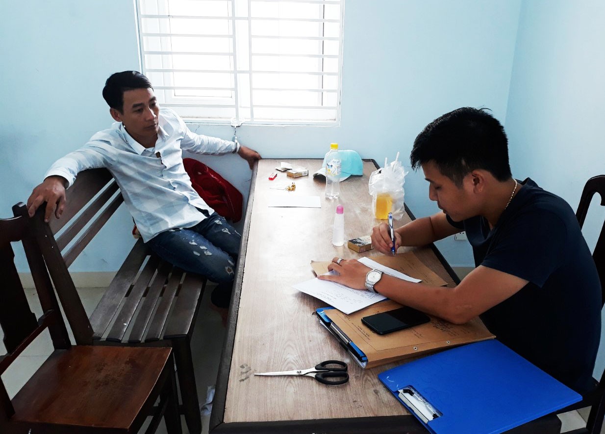 Bạn gái bị chọc ghẹo, rủ đồng bọn mang mã tấu chém người