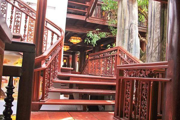 Độc nhất vô nhị: Nhà 5 tầng làm toàn bằng gỗ quý - Ảnh 3.