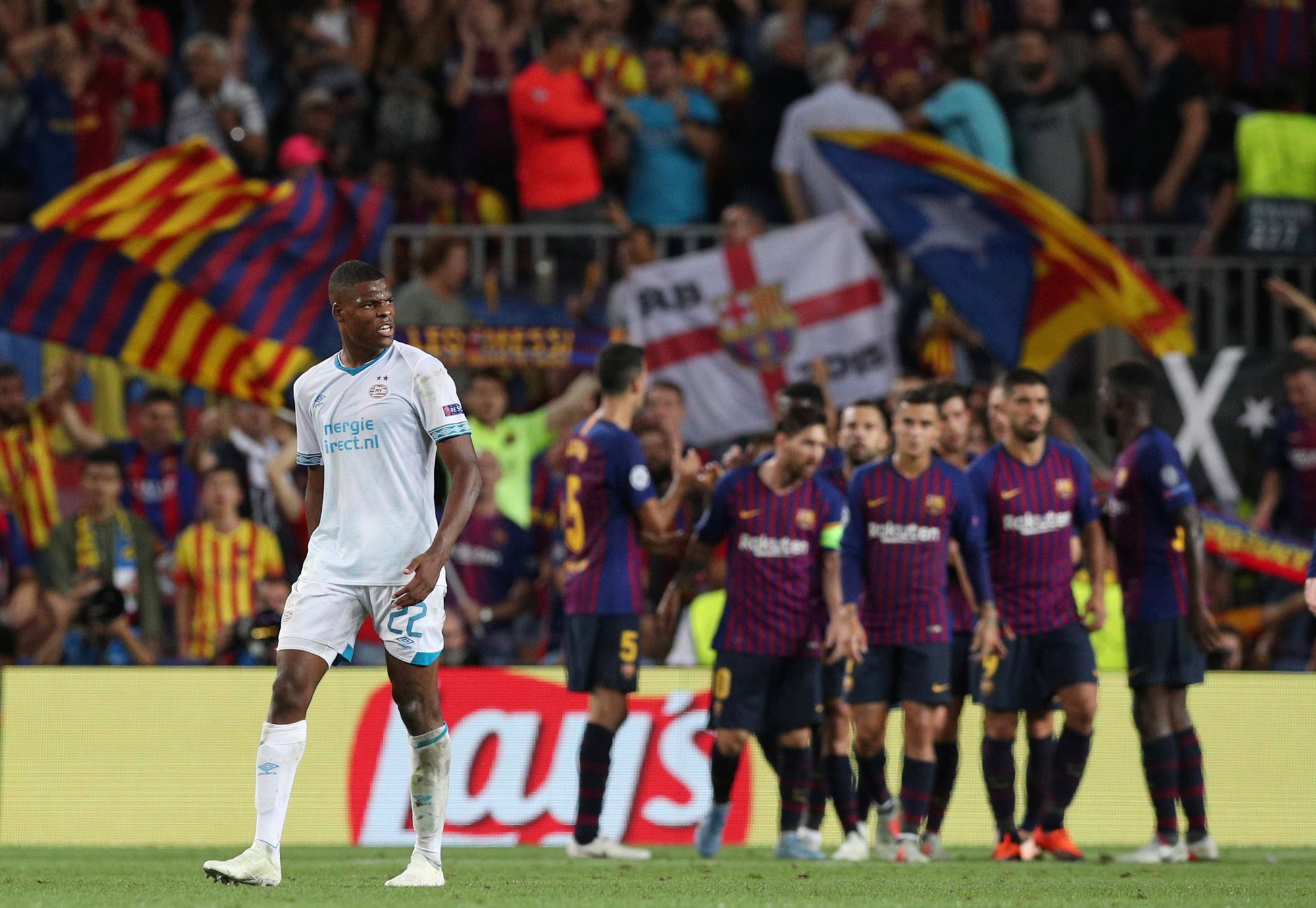 Messi lập siêu phẩm, Barcelona đại thắng PSV tại Nou Camp - Ảnh 5.