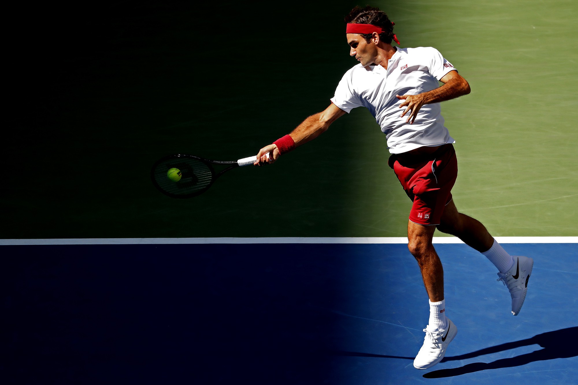 Clip: Federer, Sharapova đ&aacute;nh bại đ&agrave;n em, v&agrave;o v&ograve;ng 4 US Open - Ảnh 3.