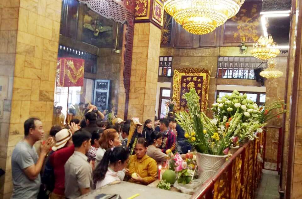 Nghỉ lễ 2-9, du kh&aacute;ch nườm nượp đến n&uacute;i Sam cầu may - Ảnh 7.