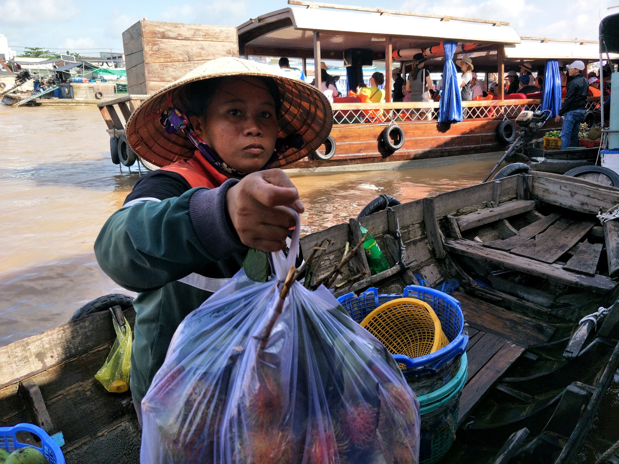 Lễ 2-9, chợ nổi Cái Răng, Làng Du lịch Mỹ Khánh chật kín người - Ảnh 18.