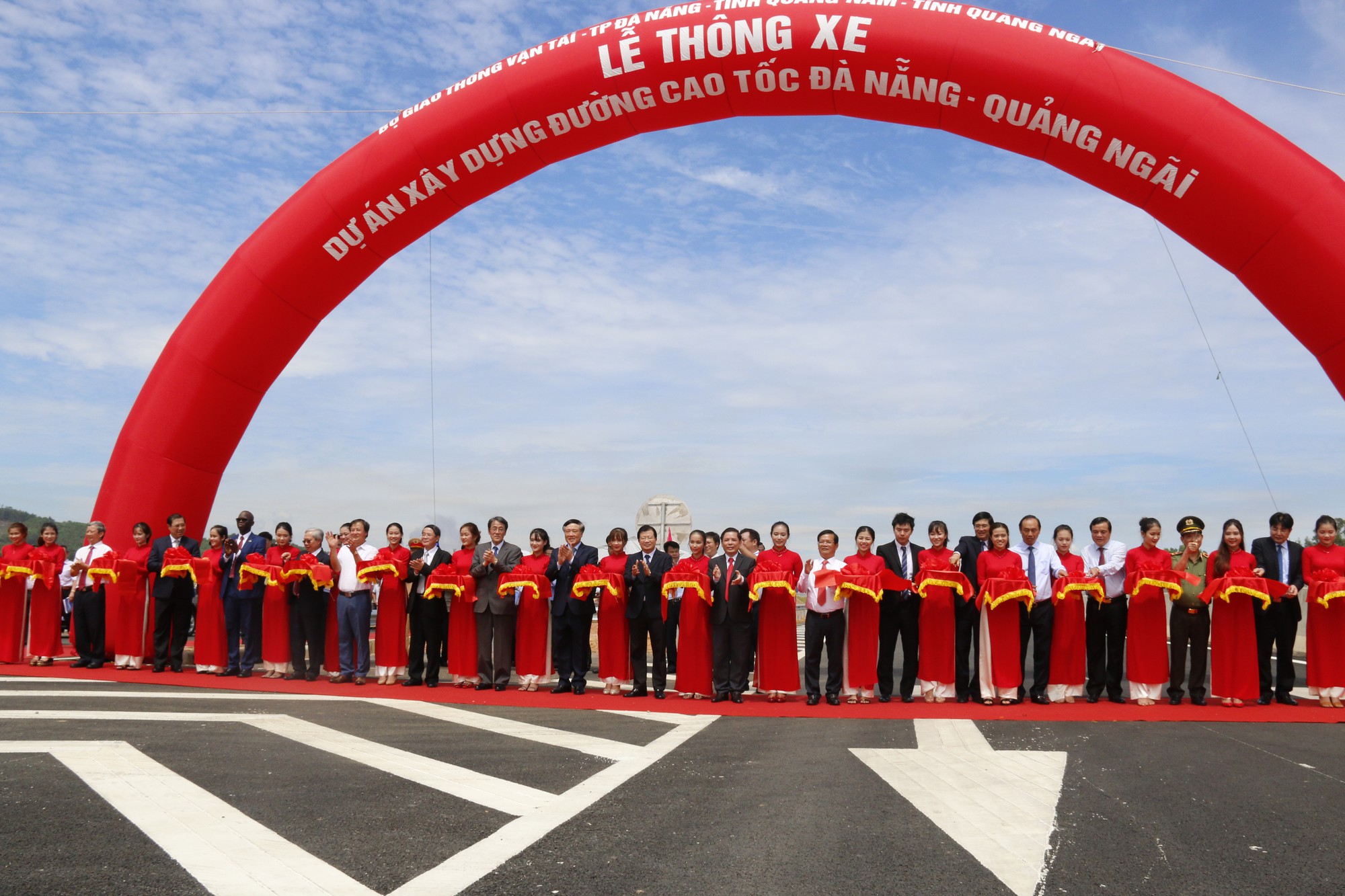 Th&ocirc;ng xe, chưa thu ph&iacute; cao tốc Đ&agrave; Nẵng &ndash; Quảng Ng&atilde;i - Ảnh 1.
