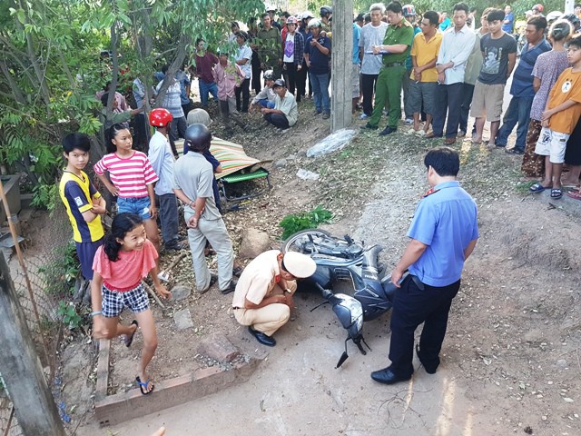 Ăn giỗ về, thanh niên lái xe đâm vào trụ điện tử vong?