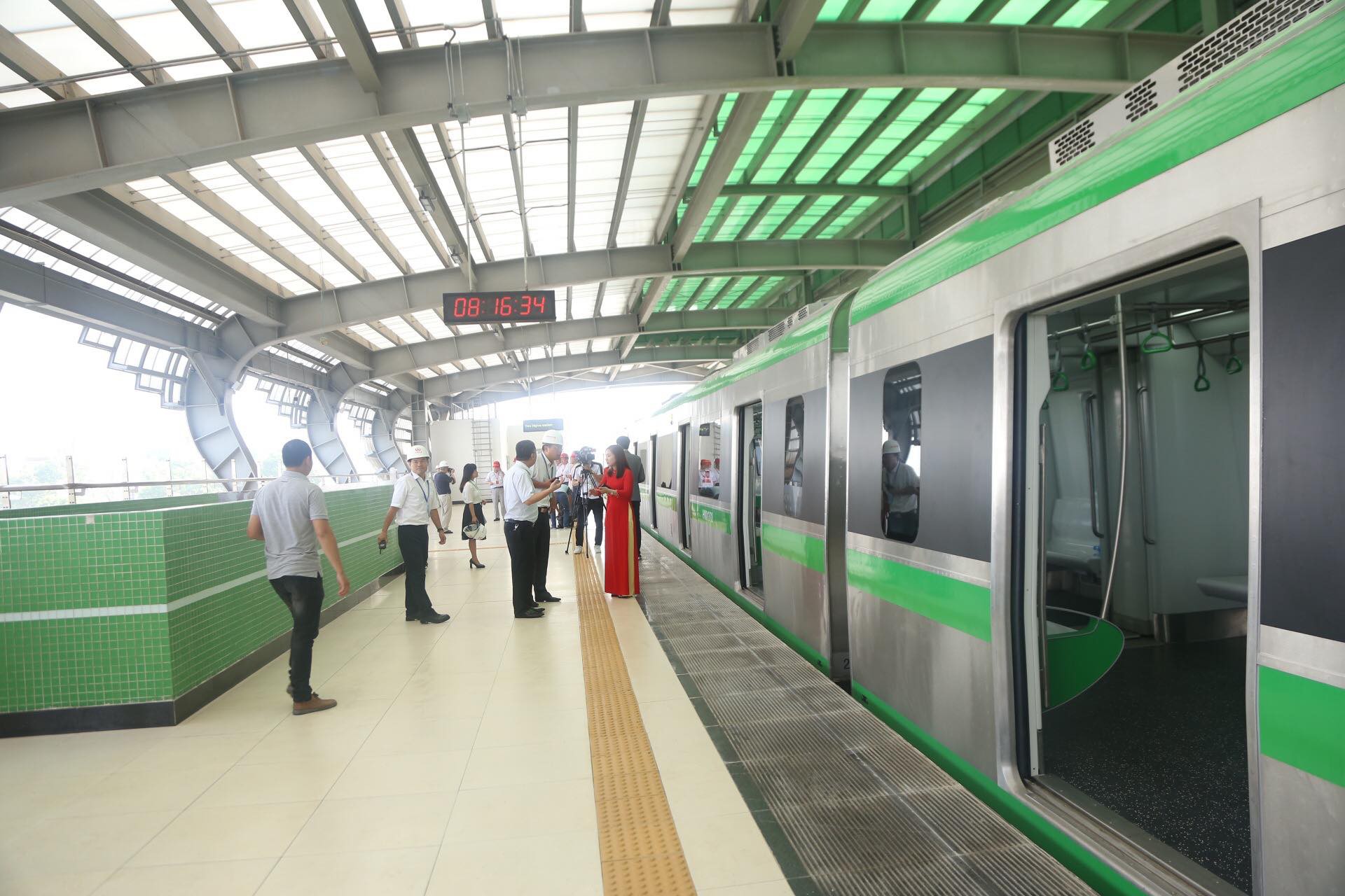 Cận cảnh lăn bánh chạy thử 5 đoàn tàu đường sắt trên cao Cát Linh-Hà Đông - Ảnh 6.