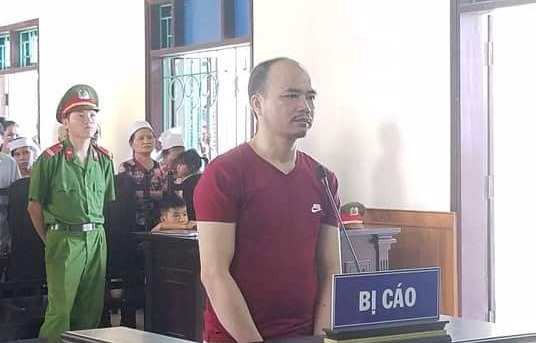 Nghi ngoại tình, chồng cầm dao đâm chết vợ