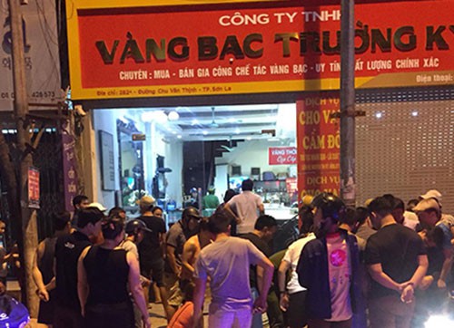 Cướp tiệm vàng ở Sơn La: Clip cảnh vật lộn với 3 tên cướp