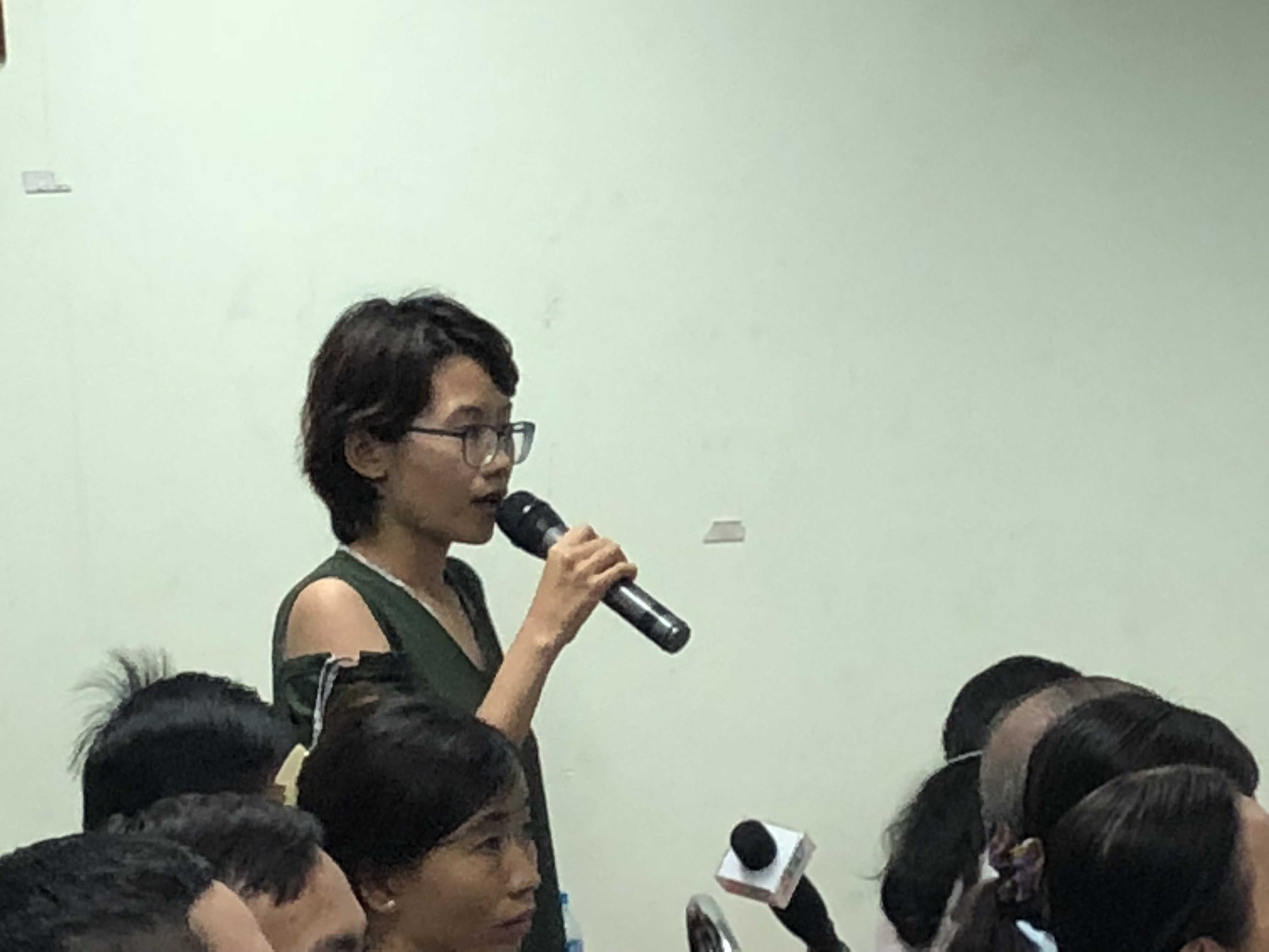 Phố đi bộ Bùi Viện: Hàng lưu niệm chịu thua quán nhậu! - Ảnh 3.