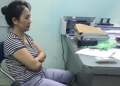 Nhẫn t&acirc;m sản xuất thuốc giả b&aacute;n cho người bệnh - Ảnh 1.