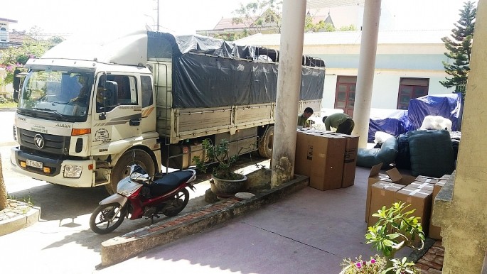 Bắt giữ lô hàng lậu ẩn mình trong xe tải - Ảnh 2.