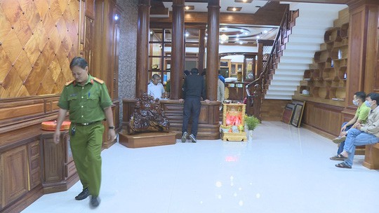 Vụ nữ giám đốc chiếm đoạt hàng chục tỉ đồng: Người chồng tự tử để lại thư tuyệt mệnh