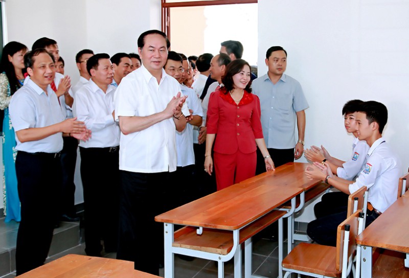 Những hình ảnh đẹp, gần gũi của Chủ tịch nước Trần Đại Quang với mái trường xưa - Ảnh 1.