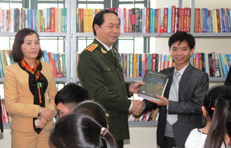 Những hình ảnh đẹp, gần gũi của Chủ tịch nước Trần Đại Quang với mái trường xưa - Ảnh 11.