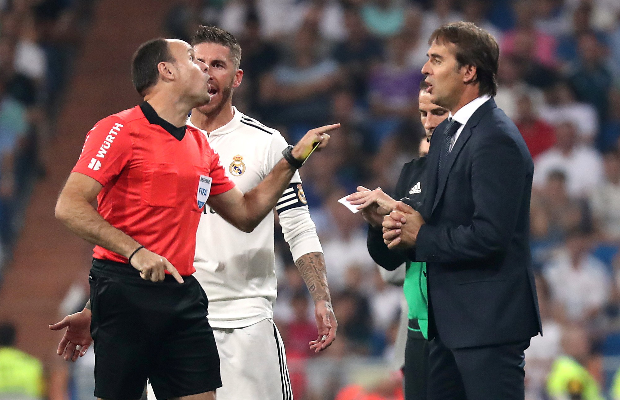 Trợ l&yacute; VAR đưa Real Madrid l&ecirc;n ng&ocirc;i đầu La Liga - Ảnh 5.