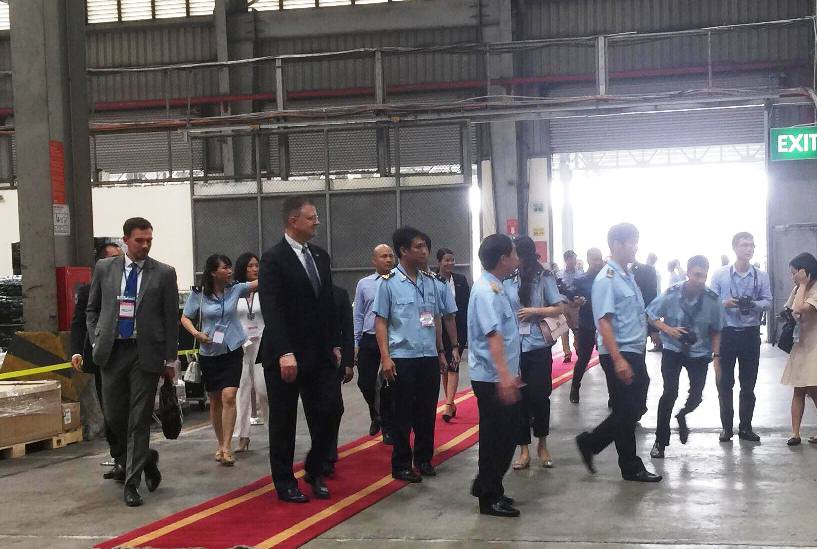 Mỹ b&agrave;n giao m&aacute;y soi h&agrave;ng h&oacute;a tối t&acirc;n cho Hải quan Nội B&agrave;i - Ảnh 4.