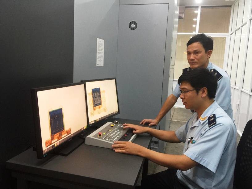 Mỹ bàn giao máy soi hàng hóa tối tân cho Hải quan Nội Bài