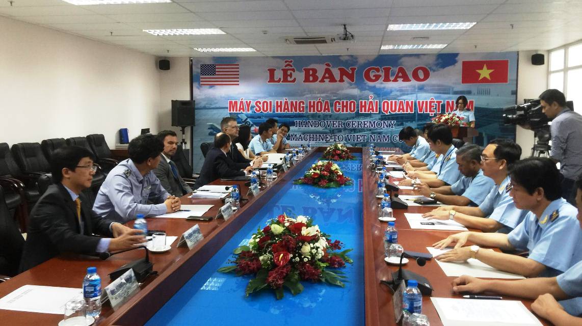 Mỹ b&agrave;n giao m&aacute;y soi h&agrave;ng h&oacute;a tối t&acirc;n cho Hải quan Nội B&agrave;i - Ảnh 3.