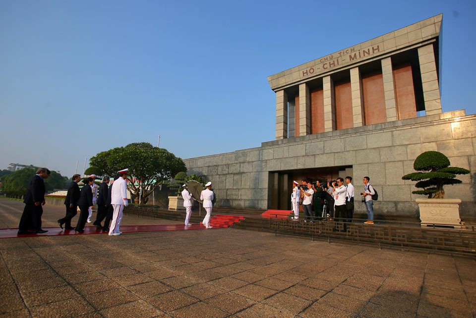 Ch&ugrave;m ảnh đại biểu dự Đại hội XII C&ocirc;ng đo&agrave;n Việt Nam viếng Lăng Chủ tịch Hồ Ch&iacute; Minh - Ảnh 7.