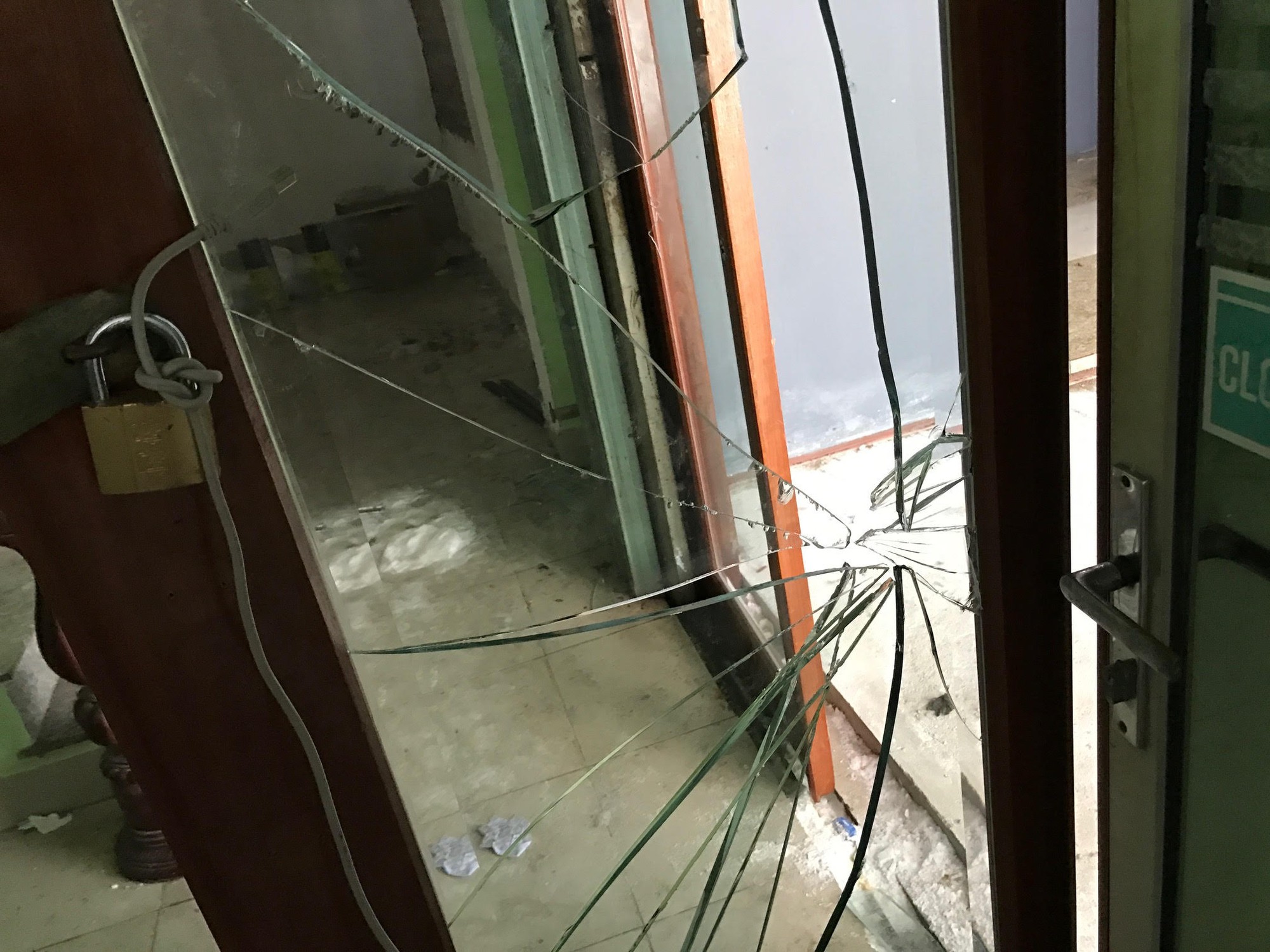 Chậm trả lãi vay nóng, một công ty bị các đối tượng đến dọn sạch tài sản - Ảnh 1.