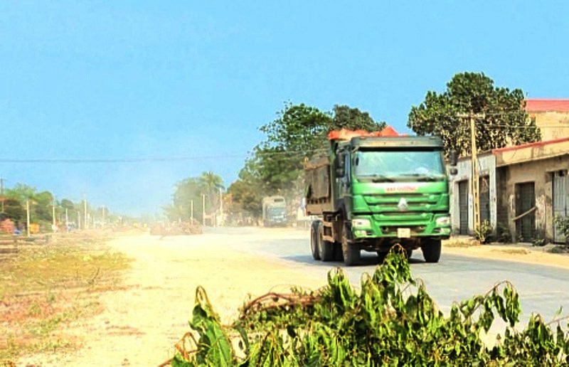 Xe san gạt c&ocirc;ng tr&igrave;nh c&aacute;n chết nữ sinh lớp 7 - Ảnh 1.