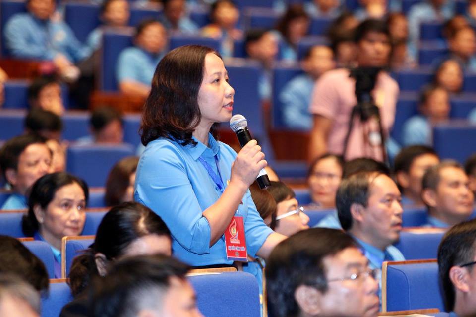 Thủ tướng Nguyễn Xu&acirc;n Ph&uacute;c gặp gỡ đại biểu dự Đại hội XII C&ocirc;ng đo&agrave;n Việt Nam - Ảnh 3.