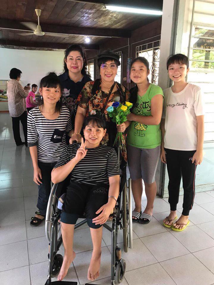 NSND Lệ Thủy mang cần c&acirc;u cho người khuyết tật - Ảnh 4.