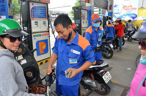 "Thả nổi" giá xăng dầu: Nên hay chưa?