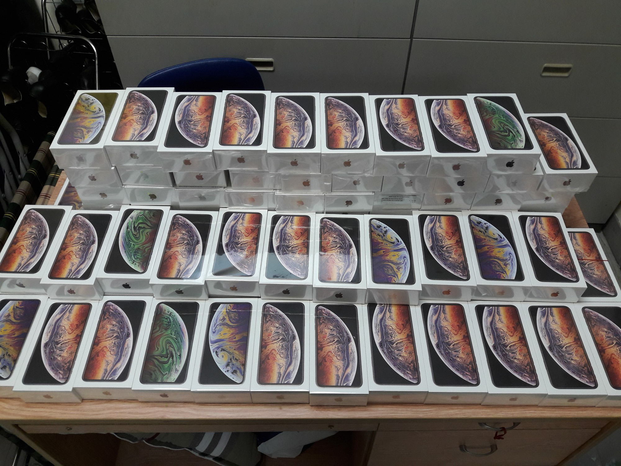 Hải quan Tân Sơn Nhất tạm giữ lô iPhone XS 6,5 tỉ đồng vận chuyển trái phép từ Mỹ
