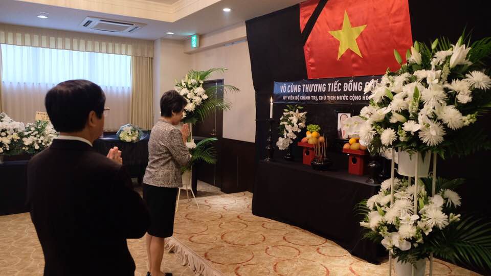 L&atilde;nh đạo nước ngo&agrave;i đến Đại sứ qu&aacute;n viếng Chủ tịch nước Trần Đại Quang - Ảnh 12.