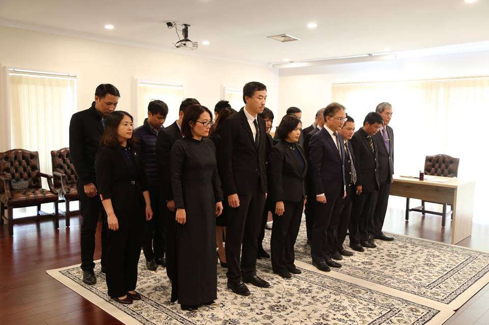 L&atilde;nh đạo nước ngo&agrave;i đến Đại sứ qu&aacute;n viếng Chủ tịch nước Trần Đại Quang - Ảnh 20.