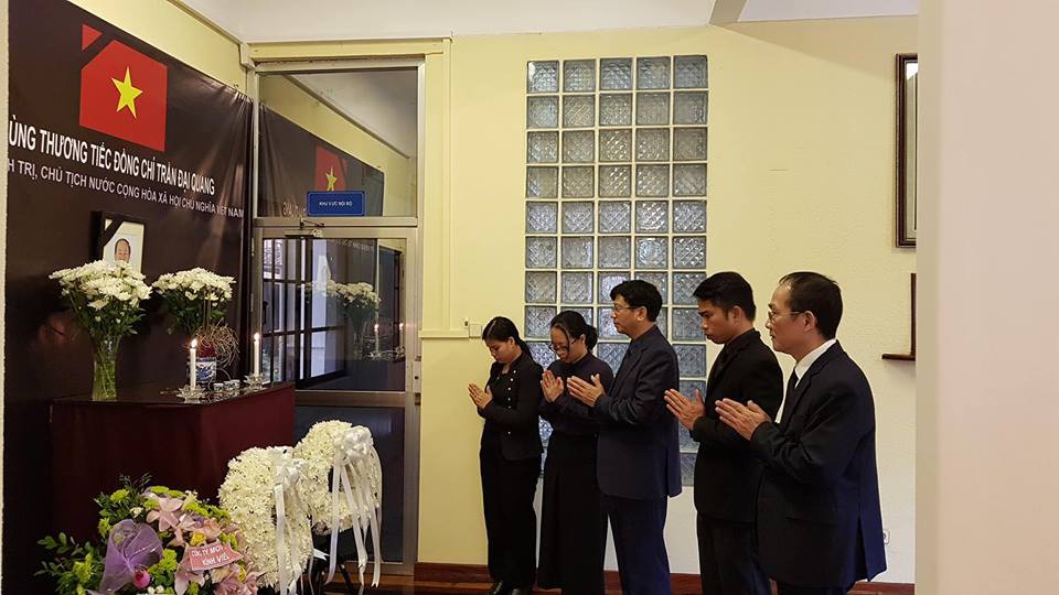 L&atilde;nh đạo nước ngo&agrave;i đến Đại sứ qu&aacute;n viếng Chủ tịch nước Trần Đại Quang - Ảnh 15.