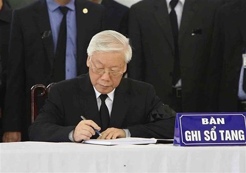 Lãnh đạo Đảng, nhà nước viết gì trong sổ tang Chủ tịch nước Trần Đại Quang?