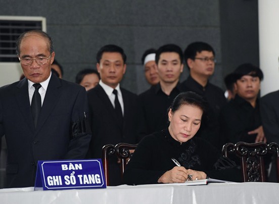 L&atilde;nh đạo Đảng, nh&agrave; nước viết g&igrave; trong sổ tang Chủ tịch nước Trần Đại Quang? - Ảnh 3.