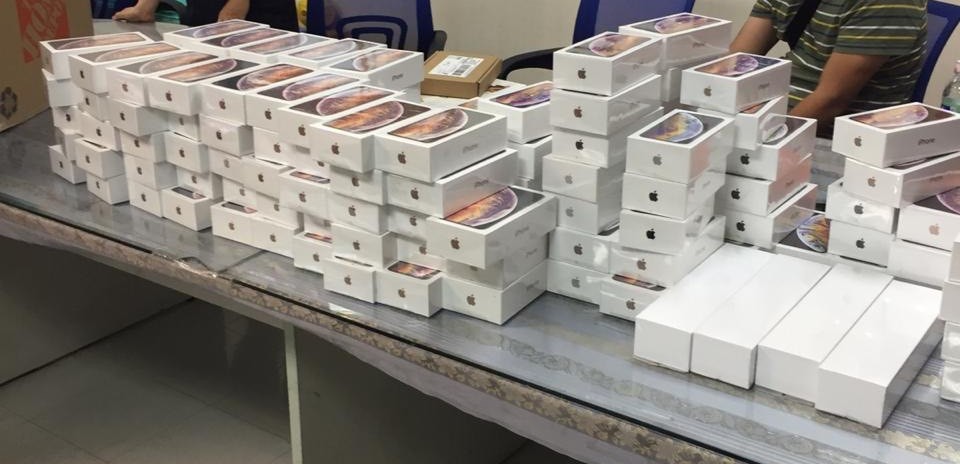 Vụ vận chuyển hơn 250 iPhone XS từ Mỹ: Mức phạt tối đa 50 triệu đồng?