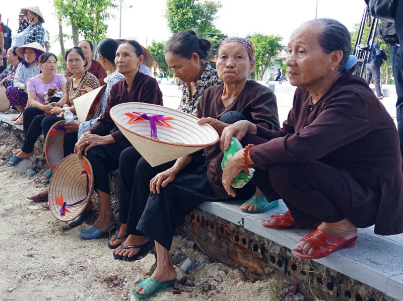 Người dân rơi nước mắt viếng Chủ tịch nước tại quê hương - Ảnh 19.