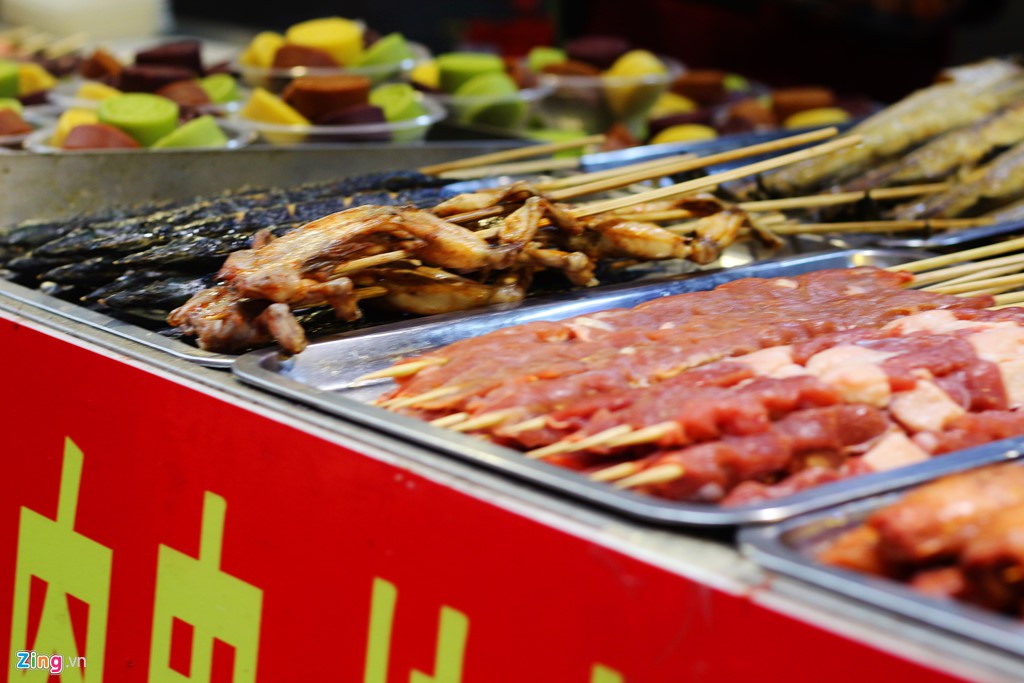 M&oacute;n ngon đường phố ở Vương Phủ Tỉnh - Ảnh 14.