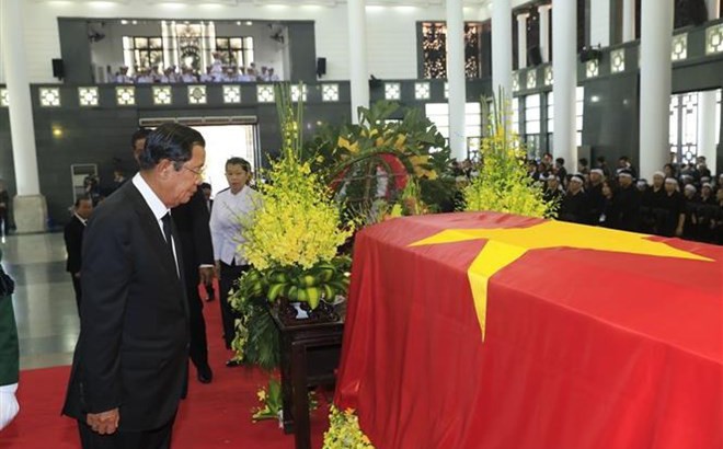Thủ tướng Hun Sen đến Hà Nội viếng Chủ tịch nước Trần Đại Quang