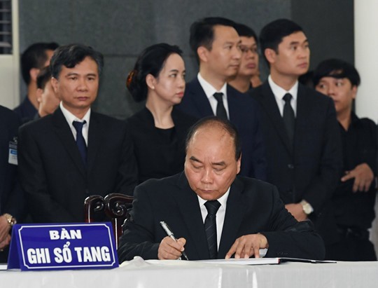L&atilde;nh đạo Đảng, nh&agrave; nước viết g&igrave; trong sổ tang Chủ tịch nước Trần Đại Quang? - Ảnh 2.