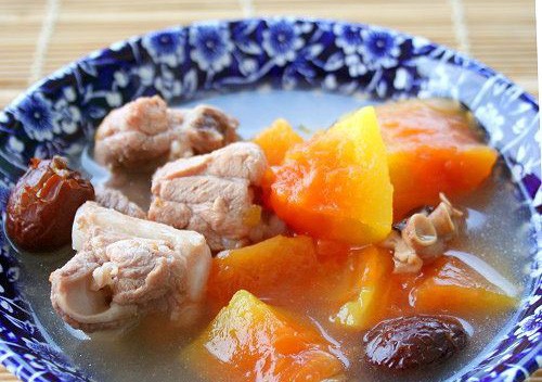 Ăn nhiều giò heo để lợi sữa là sai?