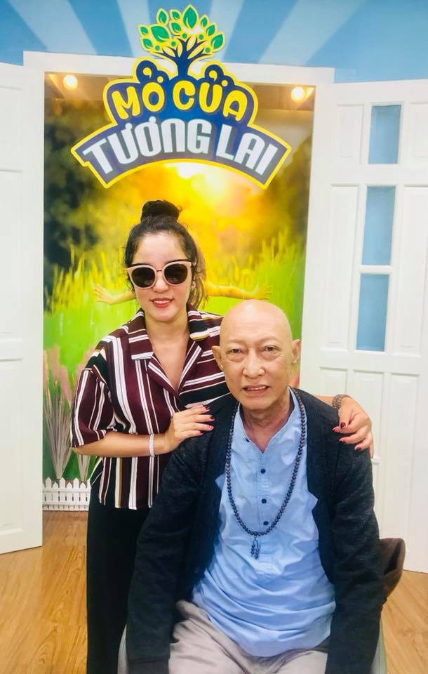 Nghệ sĩ Lê Bình quên bệnh tật, tham gia Mở cửa tương lai - Ảnh 1.