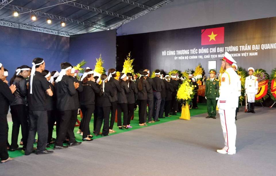 Chủ tịch nước Trần Đại Quang đ&atilde; về với đất mẹ qu&ecirc; hương - Ảnh 4.